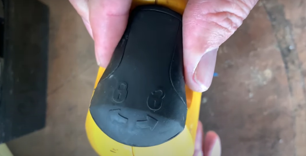 Dewalt DW321 and DW933 have a knob at the top that tells you which way