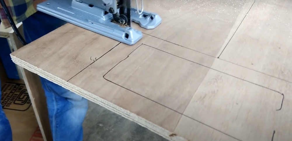 Method 2: Using a Jig to Make a Perfect Circle with a Jigsaw